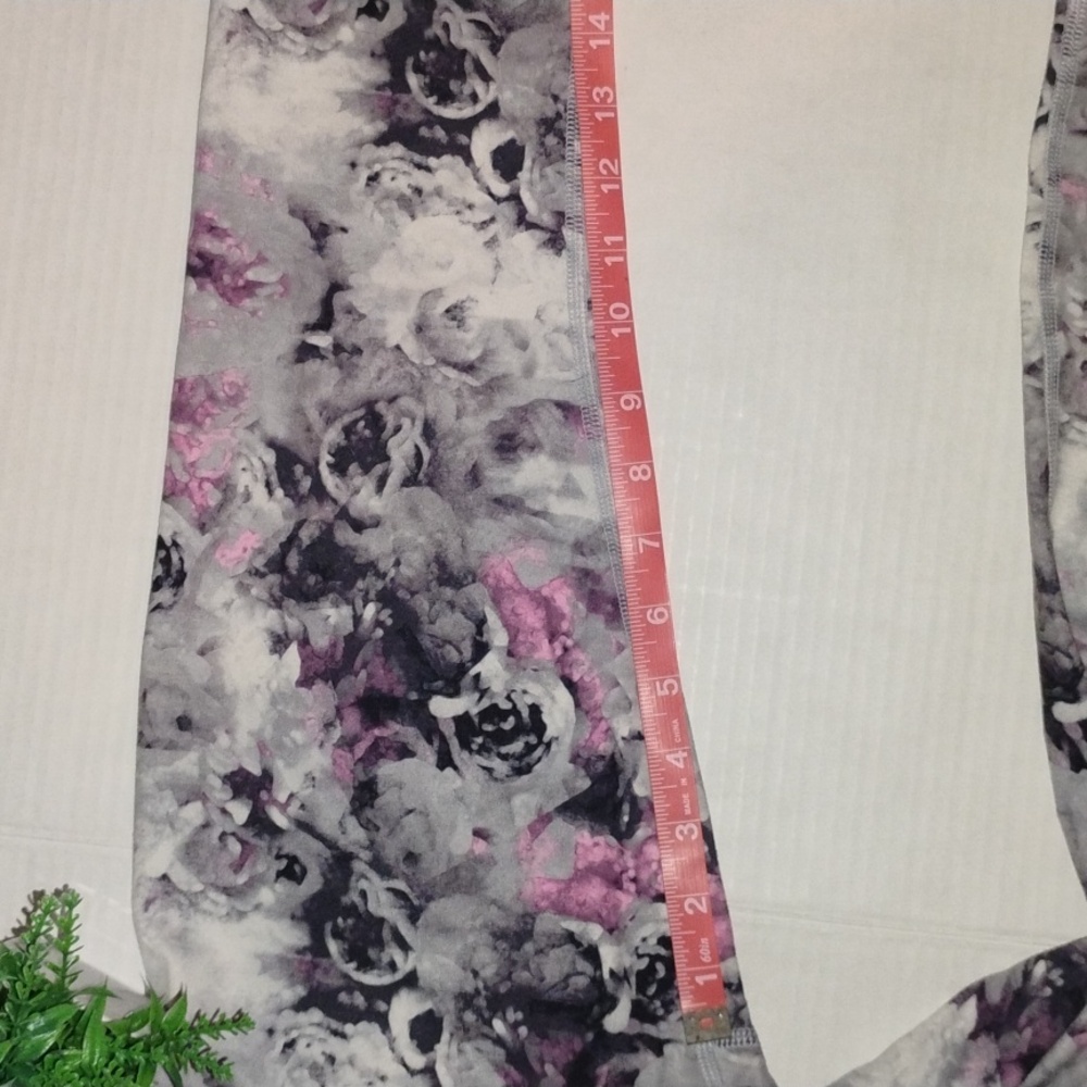 lululemon athletica 2 Piece Set. Womens size4.Moody Mirage,White,DeepNavy color - Picture 10 of 12